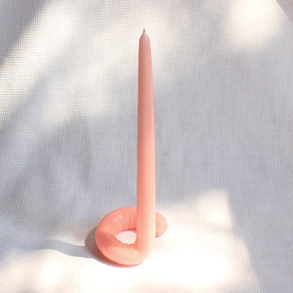 UNSCENTED CANDLE - CURVE IN PEACHY // CHANDELLE NON PARFUMÉE - CURVE PÊCHE