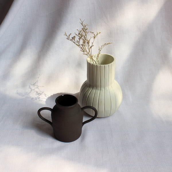 BLACK SINGLE STEM VASE // SOLIFLORE NOIR