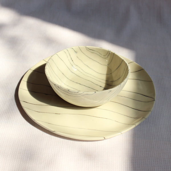 WHITE-STRIPED BOWL // BOL BLANC LIGNÉ