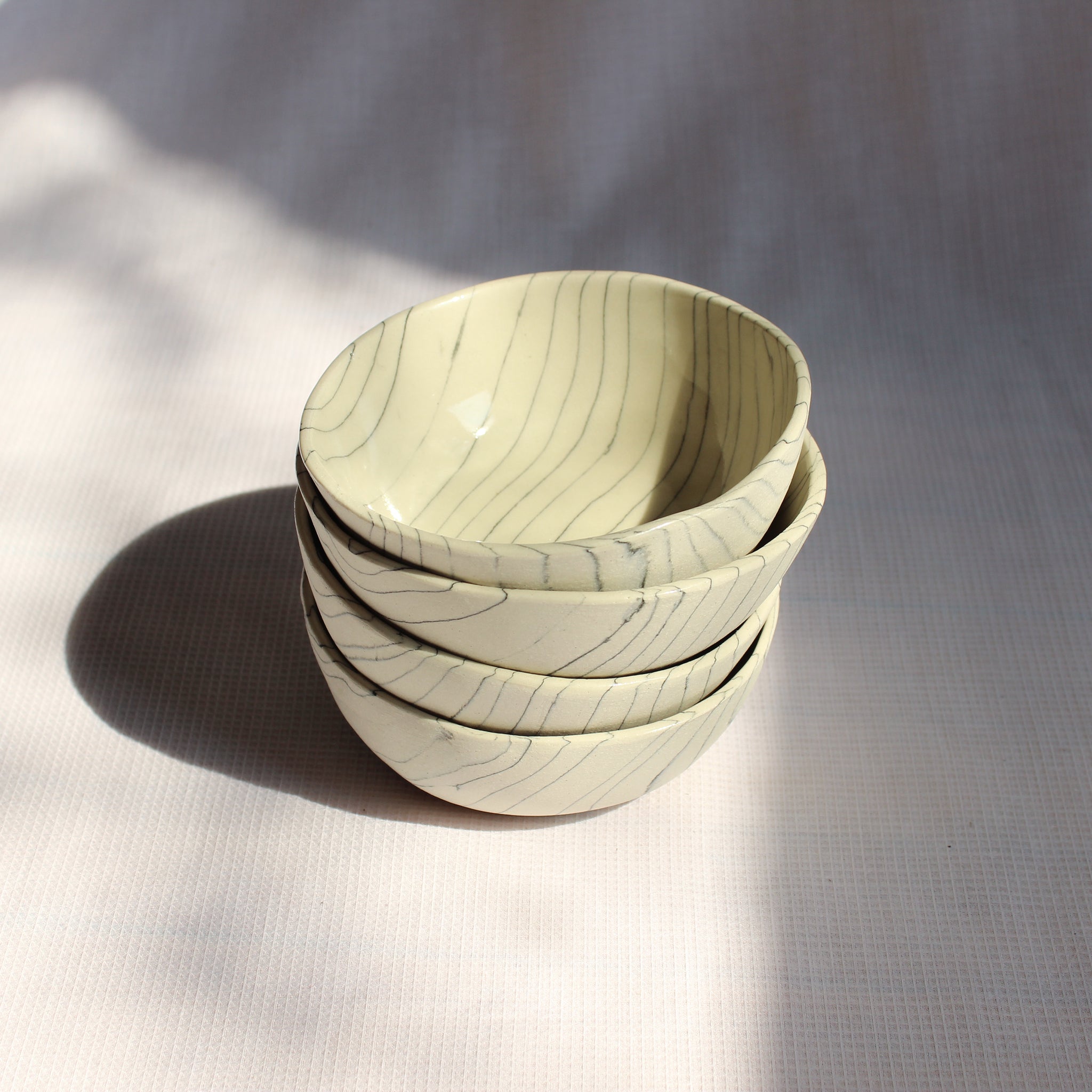 WHITE-STRIPED BOWL // BOL BLANC LIGNÉ