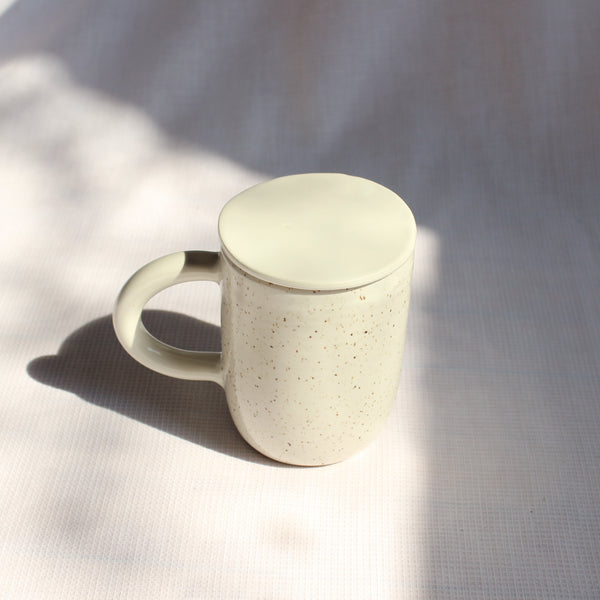 LARGE 12 OZ SPECKLED WHITE CUP // GRANDE TASSE 12 OZ BLANCHE TACHETÉE