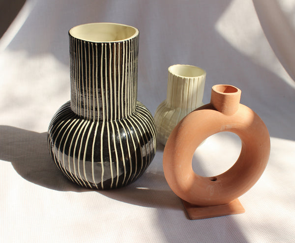 DONUT VASE - TERRACOTTA // VASE SUR PIED - BEIGNE TERRACOTTA