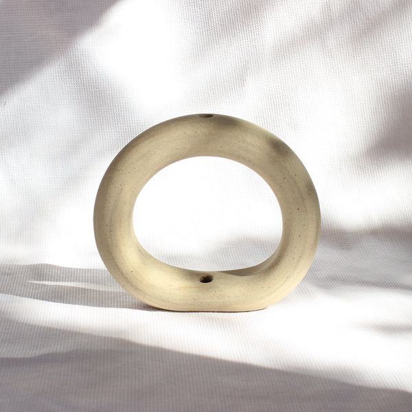 SINGLE STEM RING VASE - BEIGE // SOLIFLORE ANNEAU - BEIGE