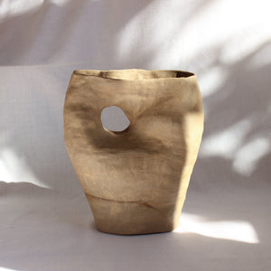 HOLE VASE - TERRACOTTA // VASE HOLE - TERRACOTTA